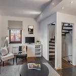 4 Arts Apartments By Adrez