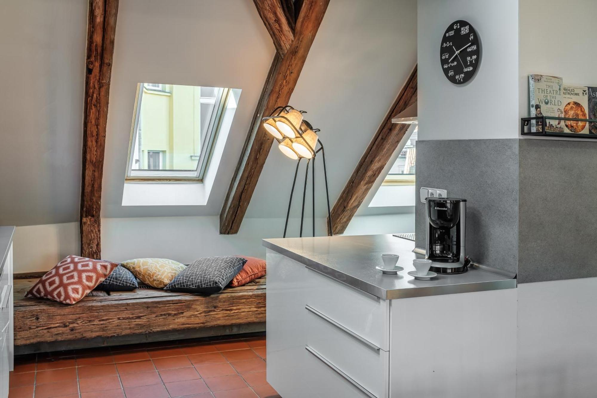 Apartment 4 Arts *