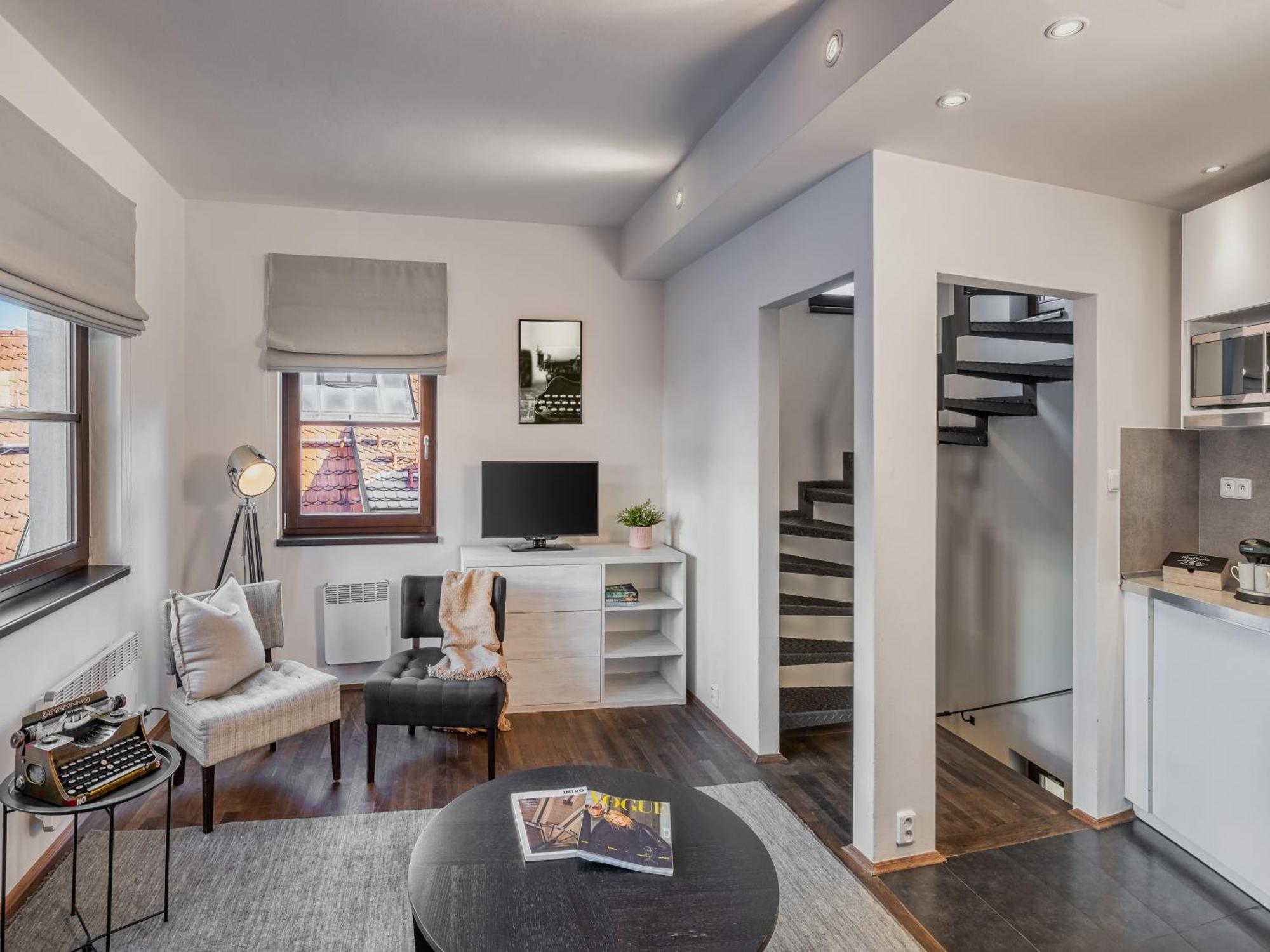 Apartment 4 Arts *