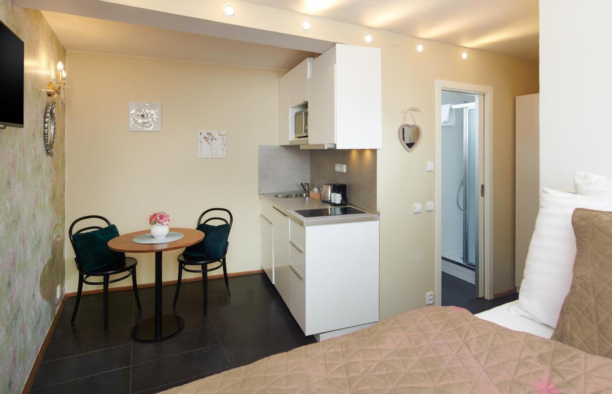 Apartment 4 Arts *