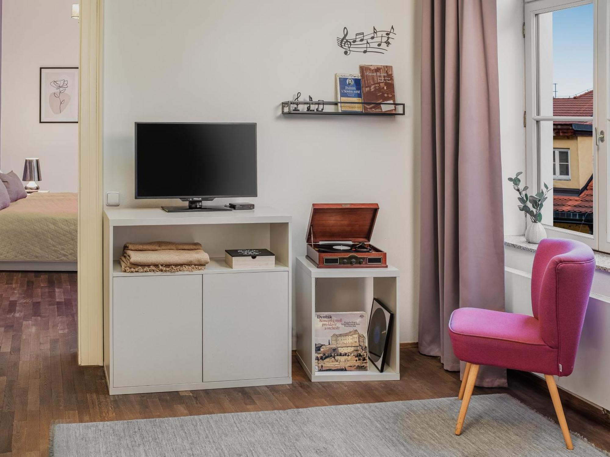 Apartment 4 Arts *